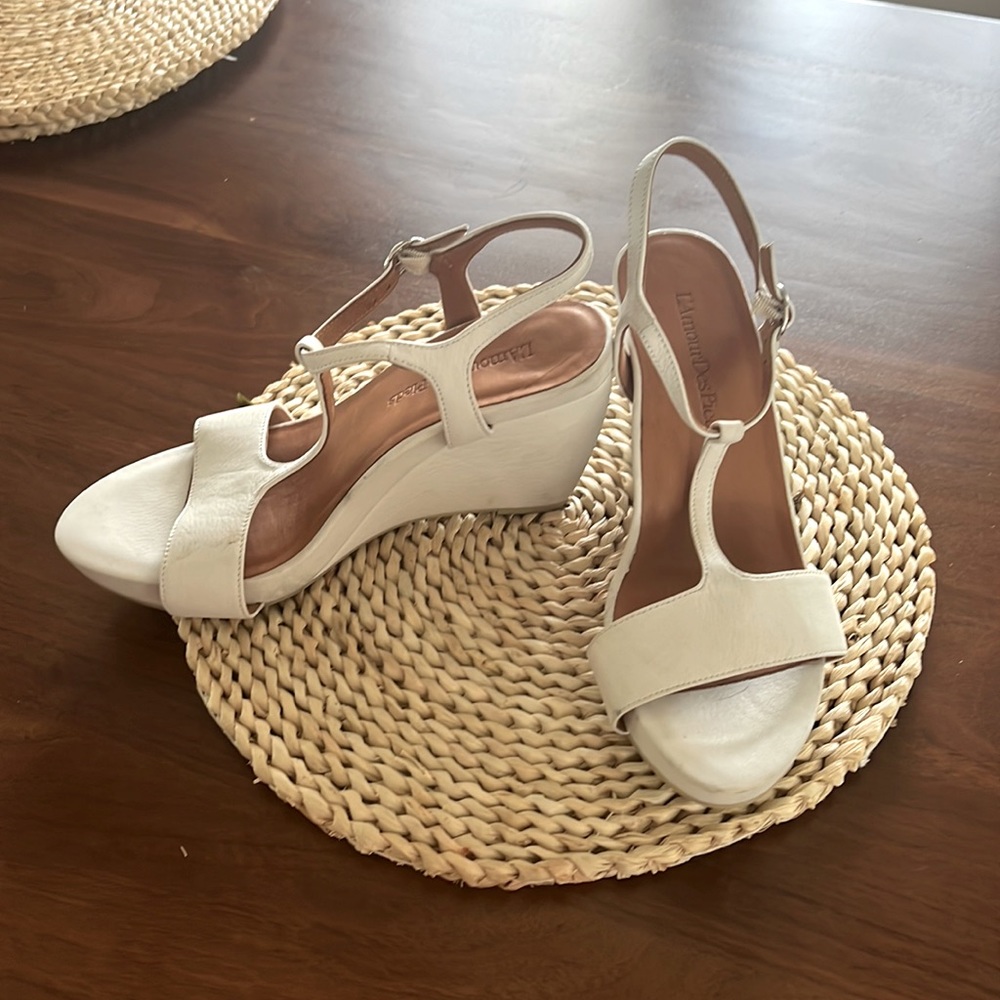 L’amour sea pieds wedge T strap sandal